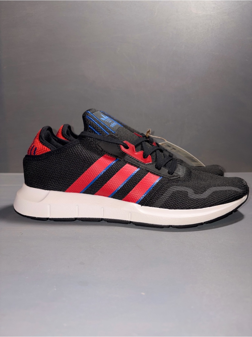 Brand New Adidas Men’s Swuthift Run Athletic Sneakers Sz 11.5